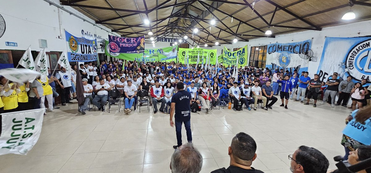 TejerinaFabian's tweet photo. CORRIENTE “SAÚL UBALDINI” – CGT JUJUY APOYA A JUJUY CRECE

En un multitudinario acto realizado en la sede de la UTA (Unión Tranviarios del Automotor), sindicatos y trabajadores se convocaron para expresar su apoyo al @Gobiernodejujuy y sus candidatos de @JujuyCrece. https://t.co/QH8WvJidcX