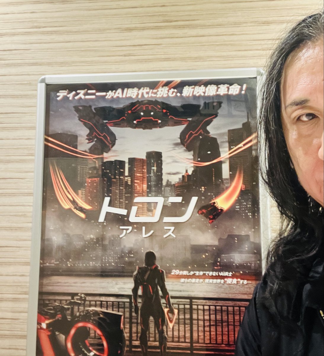 トロンアレス4回観た。刷り込み現象なのかもう自分の中では最高傑作にランクイン。
いまだにこのサウンドが鳴り響いている。追跡ドローンのあり得ない爆速感。あの無茶な人外疾走感、バンドで表現できないかな、なんて考えてる。

youtu.be/DmZFlt8J3hk?si…