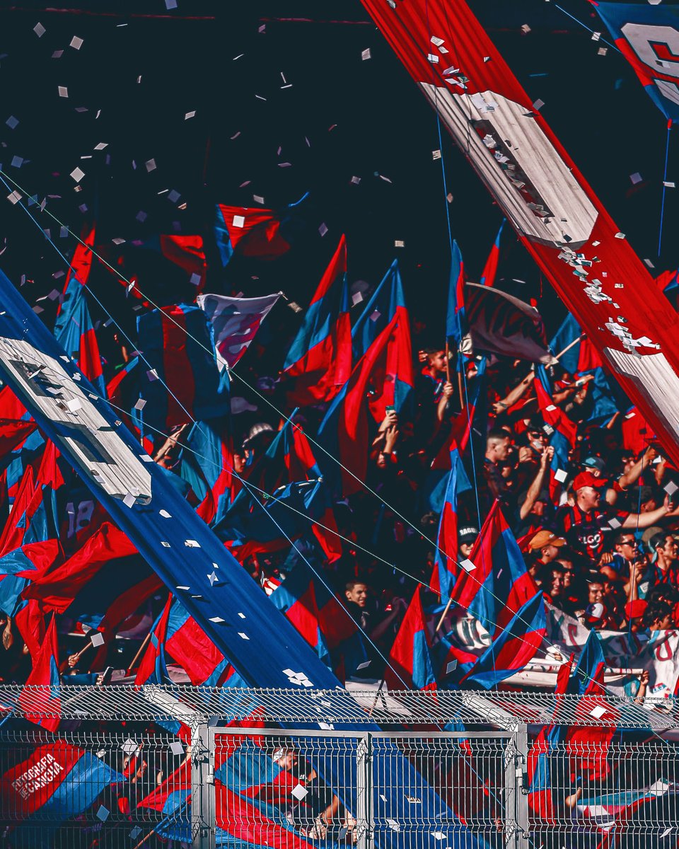 Banderas en tu corazón...
¡Yo quiero verlas! Ondeando luzca el sol o no...