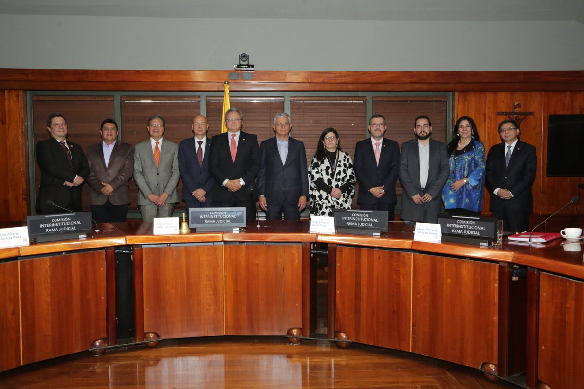 #EsNoticia | La Comisión Interinstitucional de la Rama Judicial expresó su preocupación a <a href="/MinHacienda/">MinHacienda</a> por una nueva reducción de $695 mil millones en el presupuesto de 2026, cifra que se suma al primer recorte de $4.4 billones frente a solicitud inicial por $16 billones.