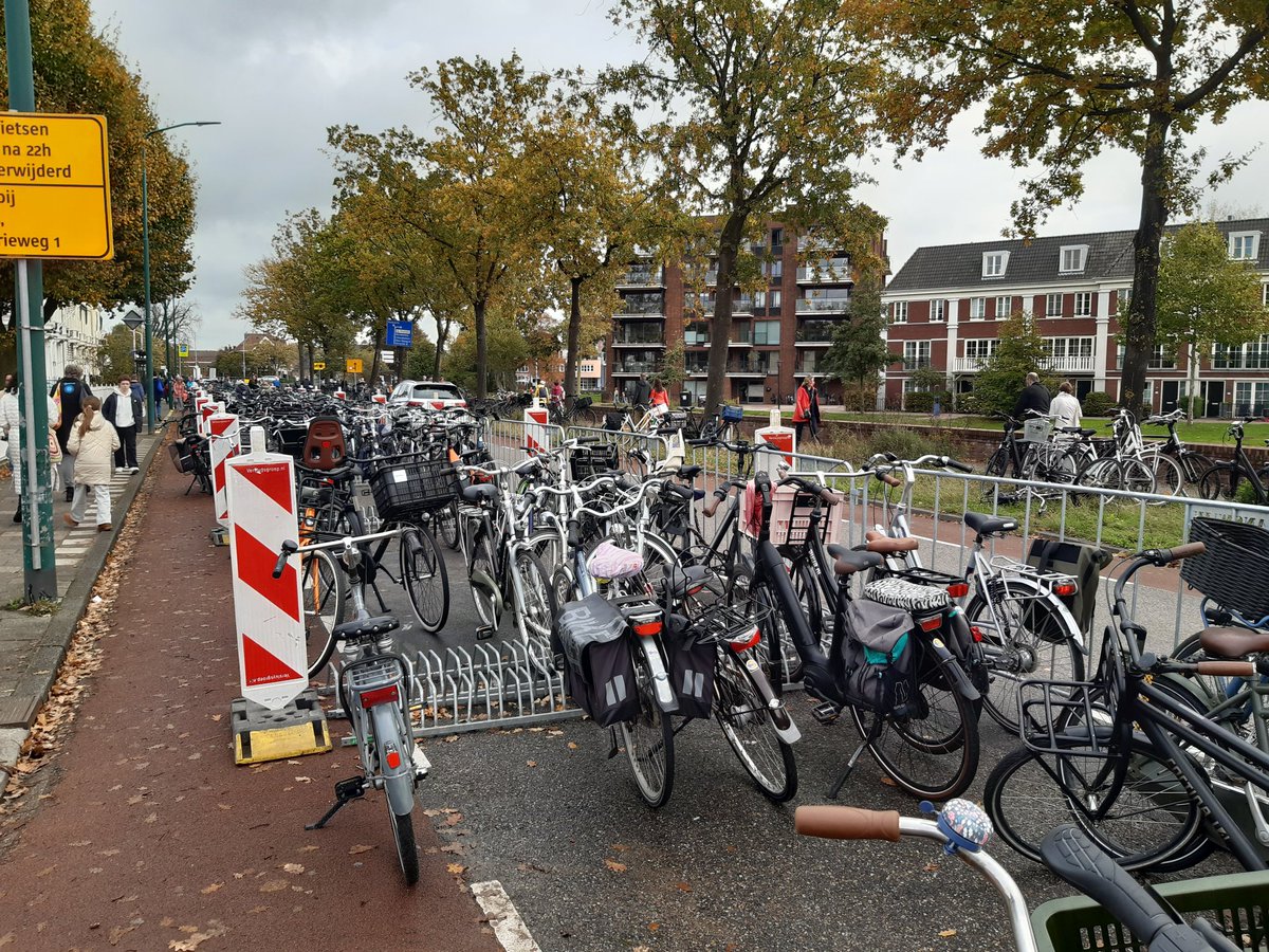 Woerden heeft weer haar eigen Nationale Feestdag, #koeiemart . Iedereen vrij en allemaal op de #fiets naar markt en kermis. Extra #stallingen op afgesloten straten. Tip: blijf ook na vandaag de fiets gebruiken, de snelste vervoerwijze in #woerden