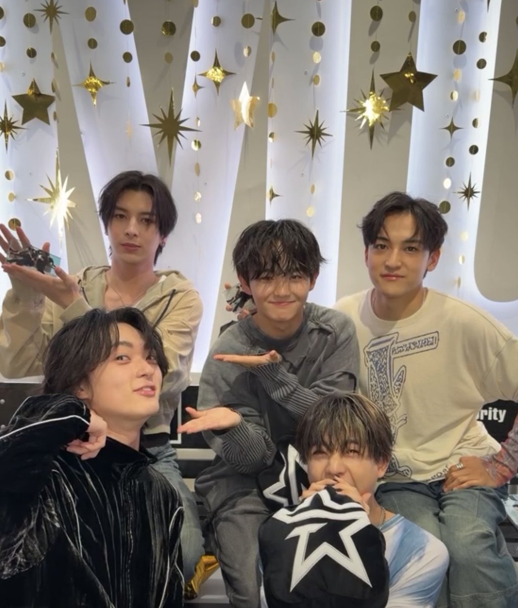 sg_adarui's tweet photo. 初インスタライブお疲れさま〜☺️
君たちやっぱりおもろいなぁ😌💓
#STARGROW https://t.co/wf7iFqSsnh