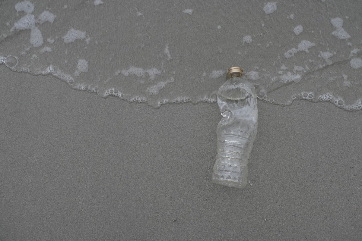 azom's tweet photo. Turning ocean plastic into new products: Researchers recycled marine debris into viable plastics, revealing a future for waste as resource ♻️🌊. See what happens when innovation meets sustainability: https://t.co/na3Ld7rmmV #MarineDebris #PlasticRecycling #Sustainability https://t.co/tnBtCXWytp