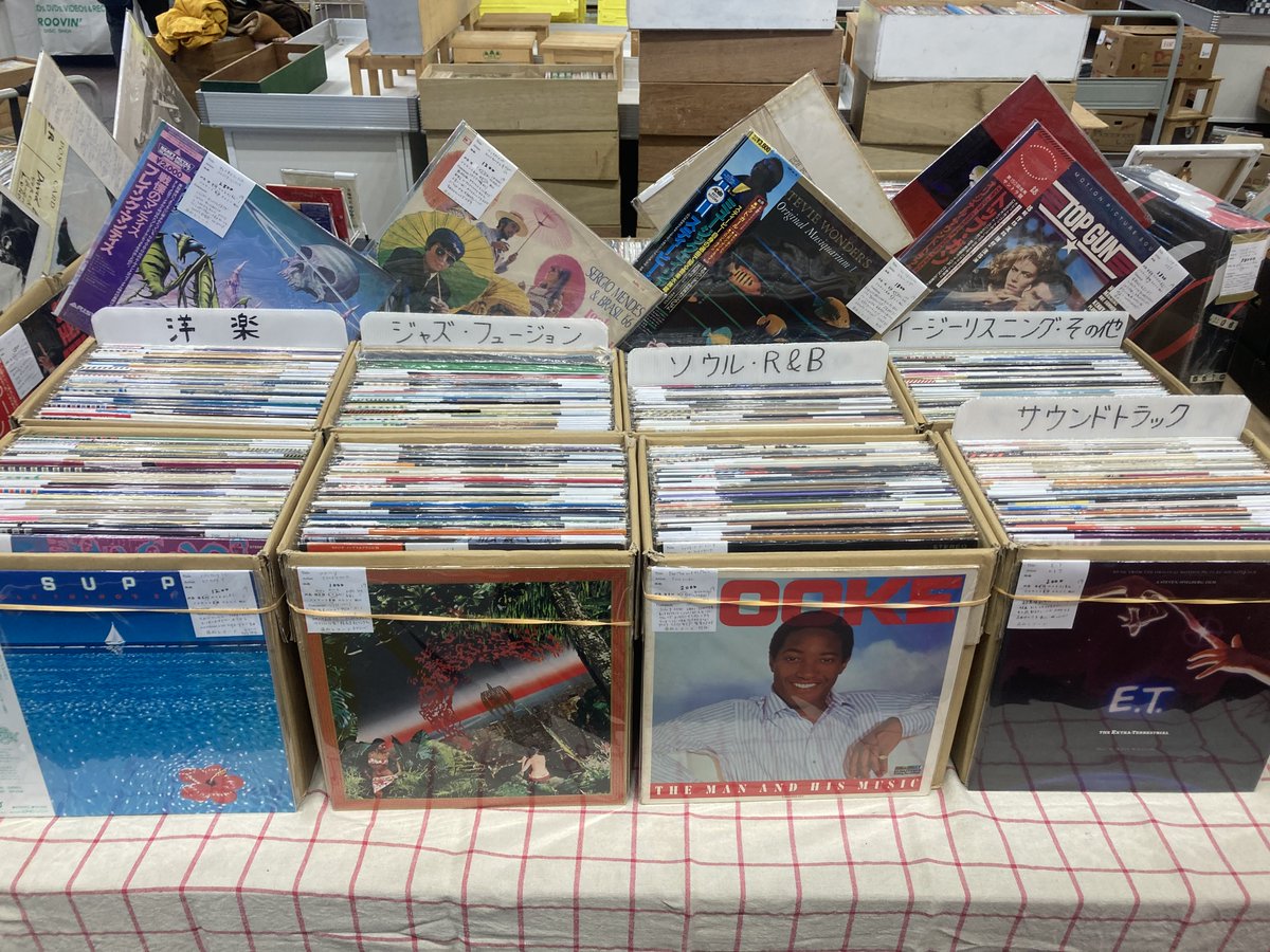 こんばんは。 只今小倉駅ナカ本の市設営中です！ 今回も各店舗の