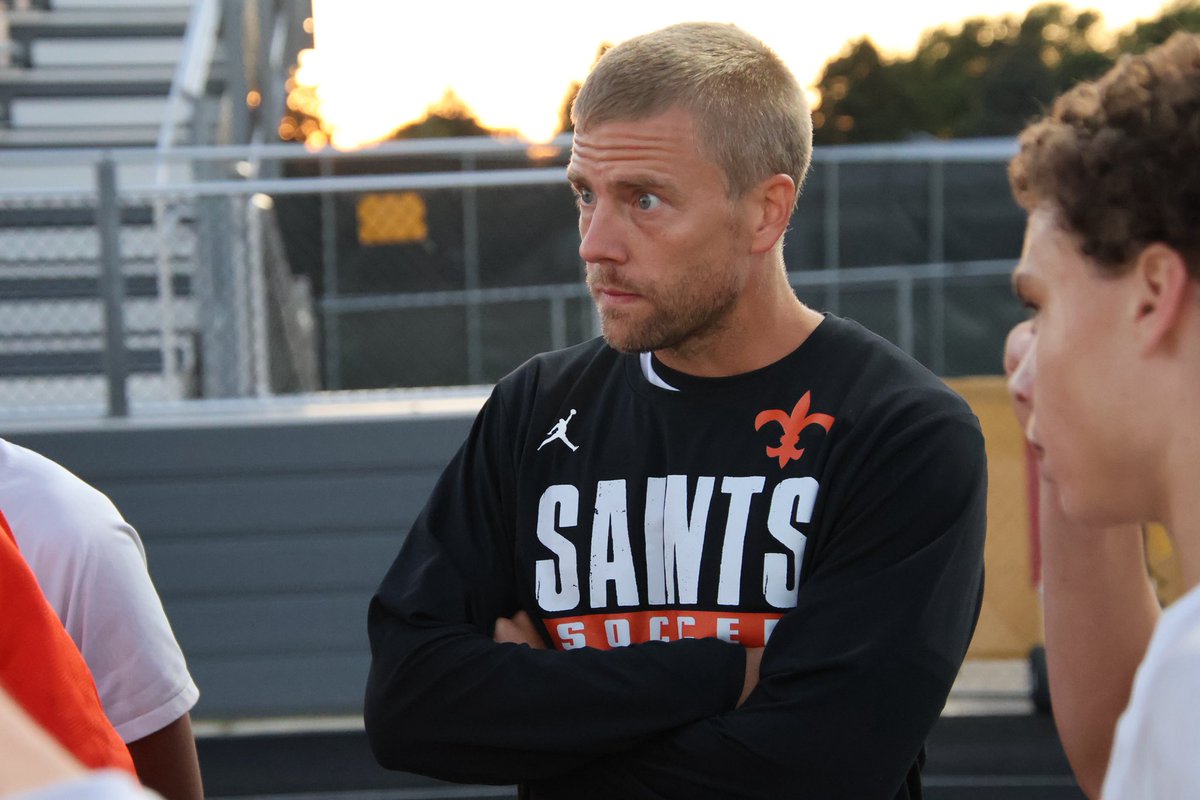 Happy belated birthday to our coach  <a href="/LoganRoyal21/">Logan Johnson</a> 🎉🎂