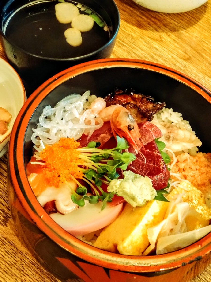 お仕事が俄然、忙しくなってきた( ˶'-'˶)
夢をふつうに語れる社会になるよう、裏方で頑張る…
それでも食の秋！小さなお寿司屋さんで海鮮丼…生しらすも美味しかったです( ˶˙ᵕ˙˶ )