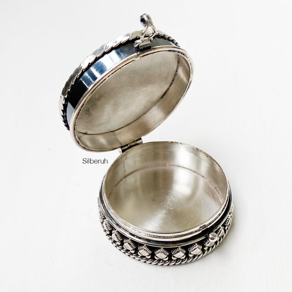 AstroPrashanth9's tweet photo. People who are affected by financial difficulties do following remedy....
Take a small silver box....
Fill the silver box with Sindoor and place a Gomthi Chakra on that....
Keep this silver box Infront of Goddess laxmi idol....
Place some flowers on Goddess laxmi idol....
Light a silver lamp filled with ghee (Clarified butter) Infront of Goddess laxmi idol ....
Chant laxmi mantra 108 times with lotus beeds  (kamal mani) mala....
Mantra ;
Ohm shreem hreem shreem Kamale kamalalaye praseeda praseeda shreem hreem shreem ohm mahalaxmai namaha.....
After chanting the Goddess laxmi mantra for 108 times close the silver box....
Next week Friday morning place this silver box in your cash box or treasury....
Do this remedy on Shukla Paksh Friday evening 6pm...
Place the silver box inside your cash box or treasury on Shukla Paksh Friday 6Am....
Goddess laxmi will bless you with 💵💸💰