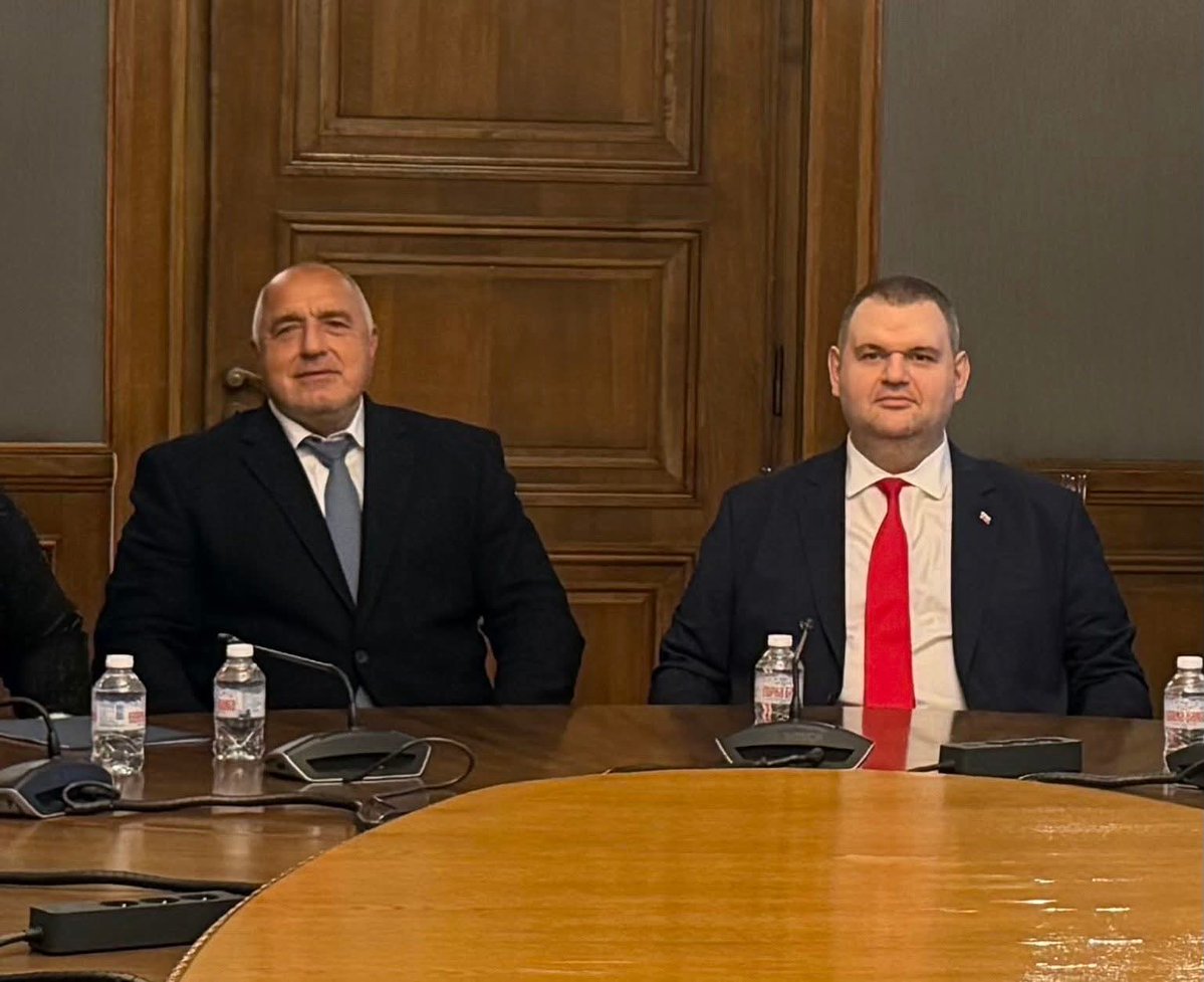slavkov1975's tweet photo. Hey, @vonderleyen @EPPGroup @EPP @Europarl_EN @ManfredWeber @EU_Commission @EUCouncil @EP_President
Recognize your precious friend @BoykoBorissov?
But who is his ally on the right?
Hint: Check the MAGNITSKY list! https://t.co/A5AjAsdx0S