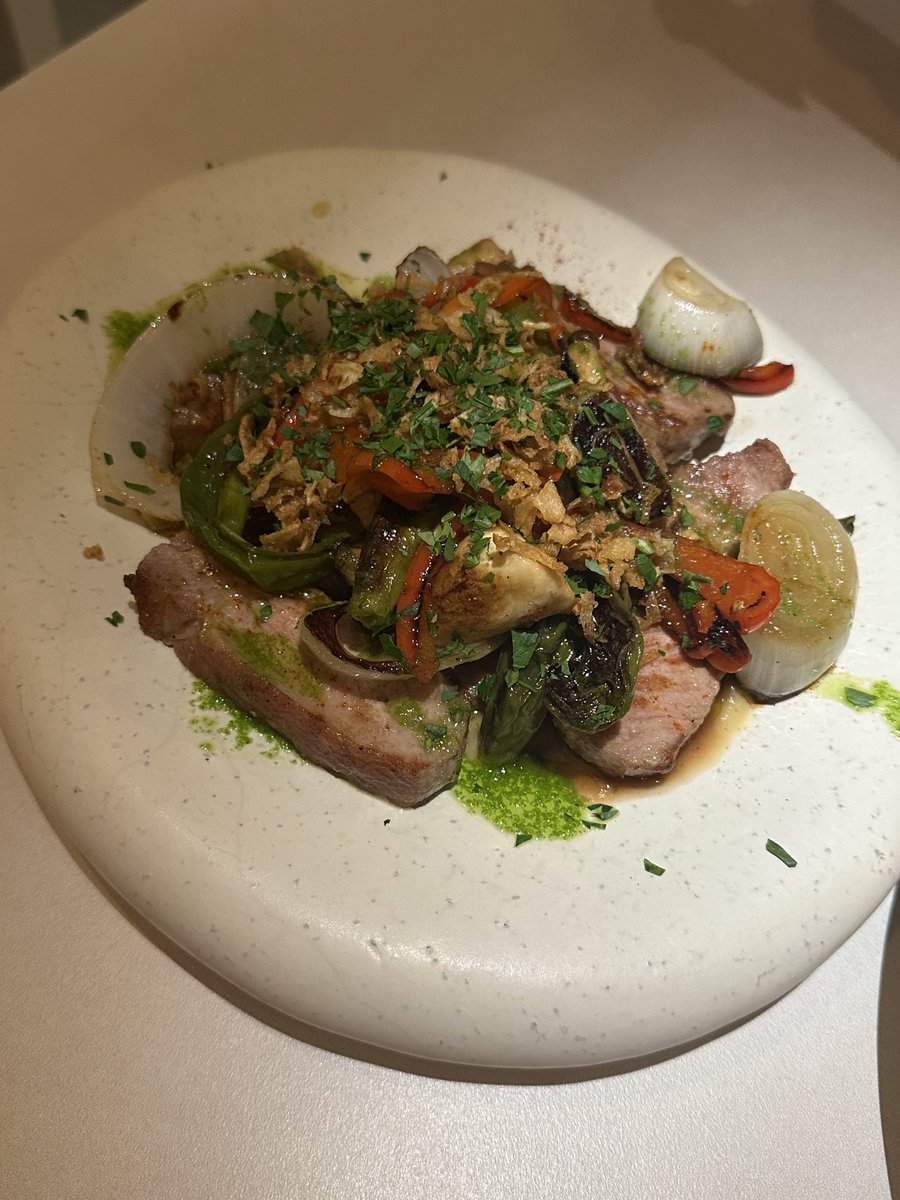 식당 다 문닫아서 갔던 성수 식당이 환연4 우진이 하는 곳이었던 것에 대하여 … 생각해보니까 자리 안내해주고 메뉴 설명 다 우진이 해줬었음 아