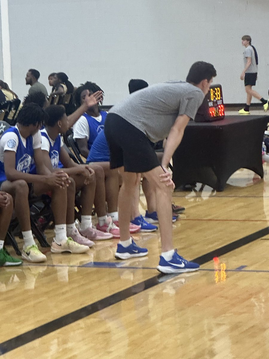 CEIIIQB's tweet image. A perfect 7-0 to finish fall league last night. Onto the regular season work😤🔥