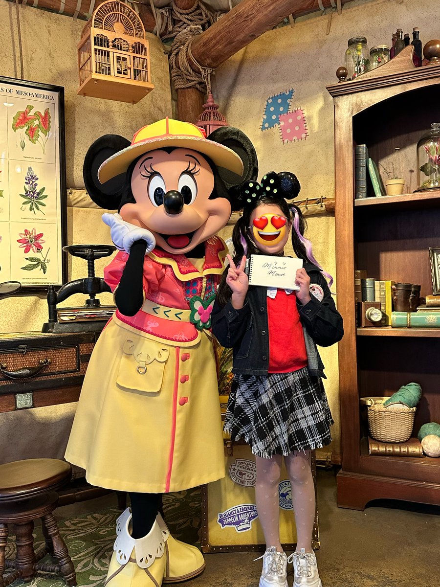 b____mr's tweet image. 娘の誕生日旅行で
サプライズでディズニー！
昨日の夜ご飯の時に
今からディズニー行くよ！って
行ってそのままディズニーへ。
娘のキラキラした顔見たら
また連れて来よう
仕事頑張ろうって思えた。
誕生日おめでとう🎉
大好き💕