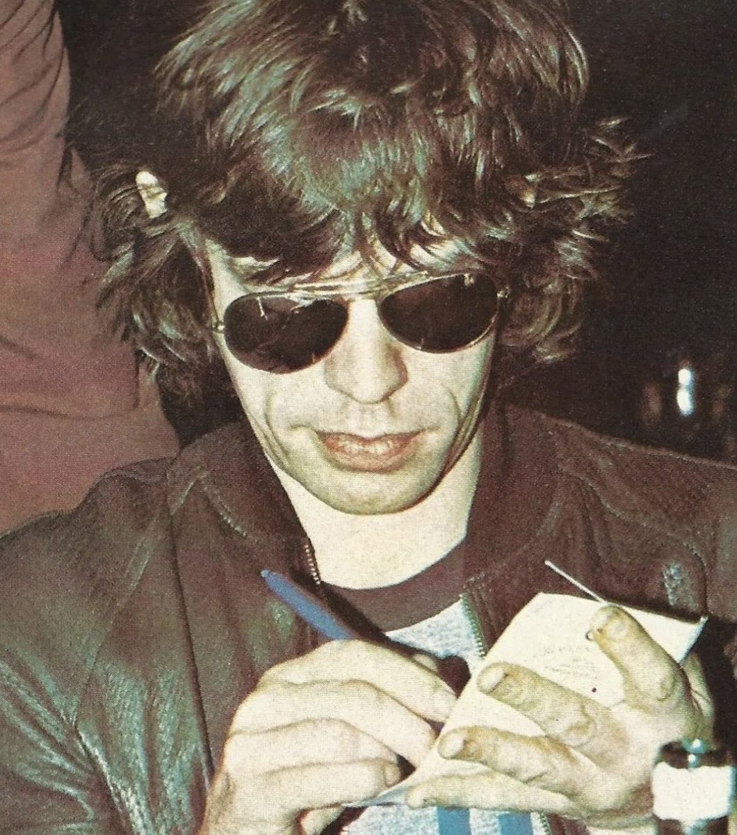 Mick Jagger signing his autograph 🎼❤️🎼