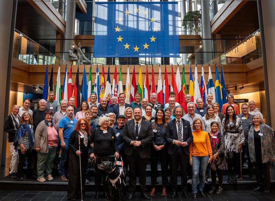 Unsere Landesvorsitzende Sylvia Rolke hat mit einer mehr als 40-köpfigen Delegation aus Baden-Württemberg eine Reise nach Straßburg unternommen und das Europäische Parlament besucht. Eingeladen hatten die EU-Parlamentarier der FREIEN WÄHLER Engin Eroglu und Joachim Streit.