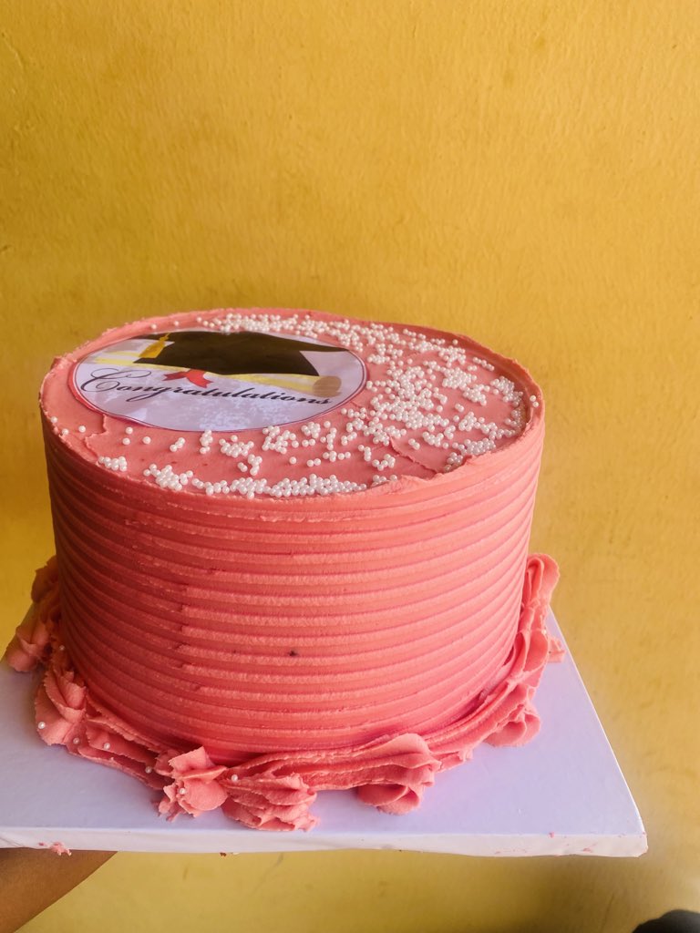 I get experience for daysss 
This is an 8 inch double layer beauty in vanilla and red velvet. 
Price: 40,000
Location: Abuja