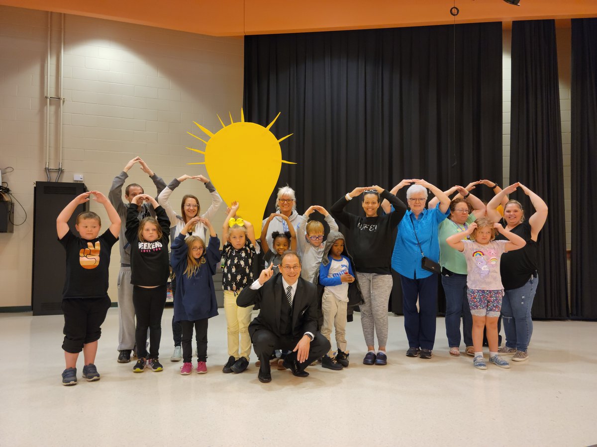 afterschool4all's tweet image. If you’re looking for a fun and easy way to turn the #LightsOnAfterschool, take the #LightbulbChallenge! 

💡Make the lightbulb shape with your students, friends, or team members.
💡Snap a pic.
💡Challenge someone else! 

Help brighten up our feed TOMORROW!