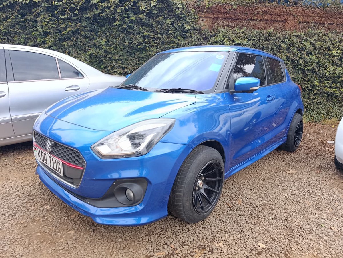 swiftmikes's tweet image. Suzuki Swift RS 2017
1000cc 3-Cylinder Turbo | 150Nm
Auto  Gearbox with Paddle Shifters
Price: KES 1.25M
📞 0792 806474.