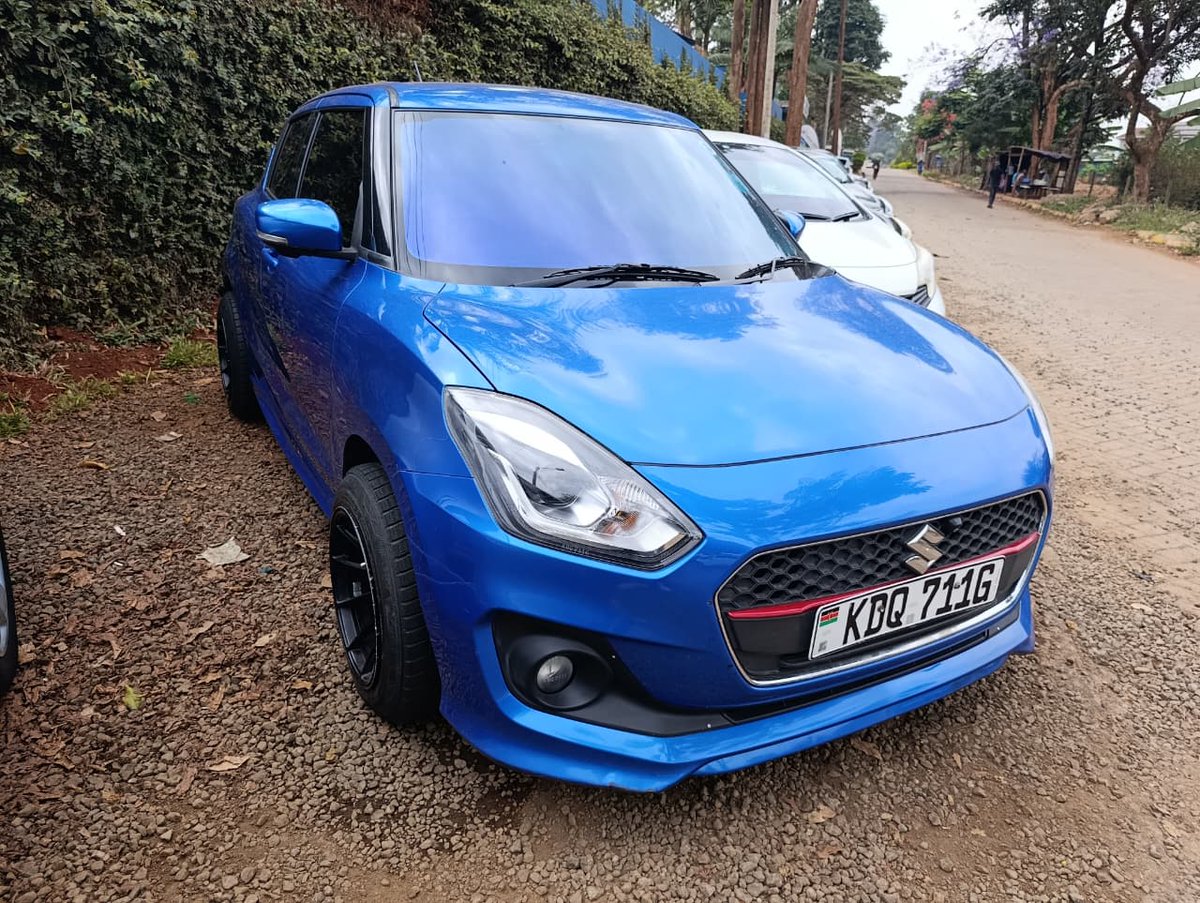 swiftmikes's tweet image. Suzuki Swift RS 2017
1000cc 3-Cylinder Turbo | 150Nm
Auto  Gearbox with Paddle Shifters
Price: KES 1.25M
📞 0792 806474.