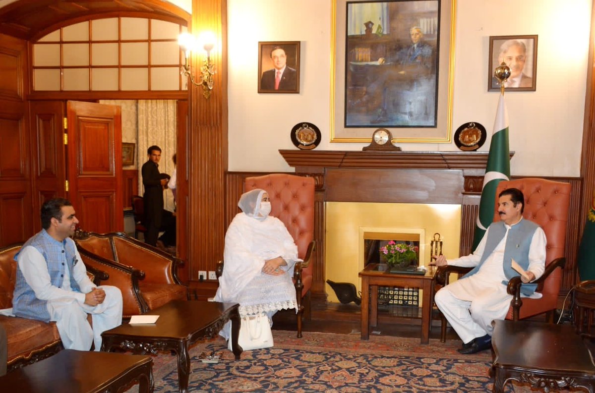 پاکستان پیپلز پارٹی کی رکن صوبائی اسمبلی فرزانہ شیرین کی گورنر خیبرپختونخوا فیصل کریم کنڈی سے ملاقات
<a href="/BBhuttoZardari/">Bilawal Bhutto Zardari</a> 
<a href="/fkkundi/">Faisal Karim Kundi</a> 
<a href="/wajahatullahkh7/">Engr Wajahat Khan</a>