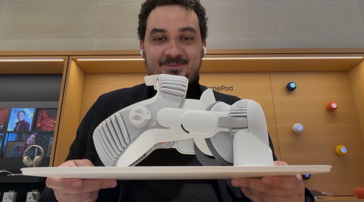 VOLKRING's tweet image. And there it is. Apple Vision Pro M5!

#VisionPro