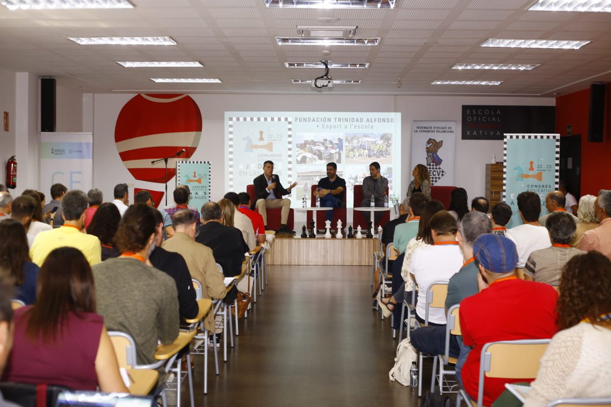 GVA Educació (@gvaeducacio) on Twitter photo ♟️La DG d'Innovació i Inclusió Educativa <a href="/xaroescrig/">Xaro Escrig Llinares</a> ha participat en la inauguració del ‘Congrés Educatiu: escacs a les aules’
✅mostrar les possibilitats pedagògiques, transversals i inclusives d'este esport
✅promoure la seua pràctica a les aules
📍Hui a l'EOI de Xàtiva ♟️La DG d'Innovació i Inclusió Educativa <a href="/xaroescrig/">Xaro Escrig Llinares</a> ha participat en la inauguració del ‘Congrés Educatiu: escacs a les aules’
✅mostrar les possibilitats pedagògiques, transversals i inclusives d'este esport
✅promoure la seua pràctica a les aules
📍Hui a l'EOI de Xàtiva