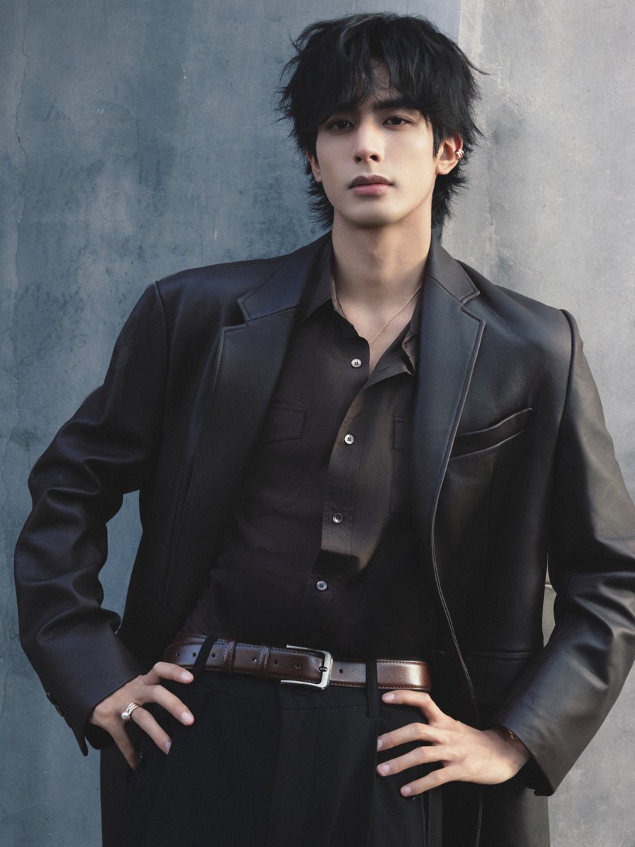 #SongWeilong for a Vogue livestream event

More - weibo.com/7444403273/522…