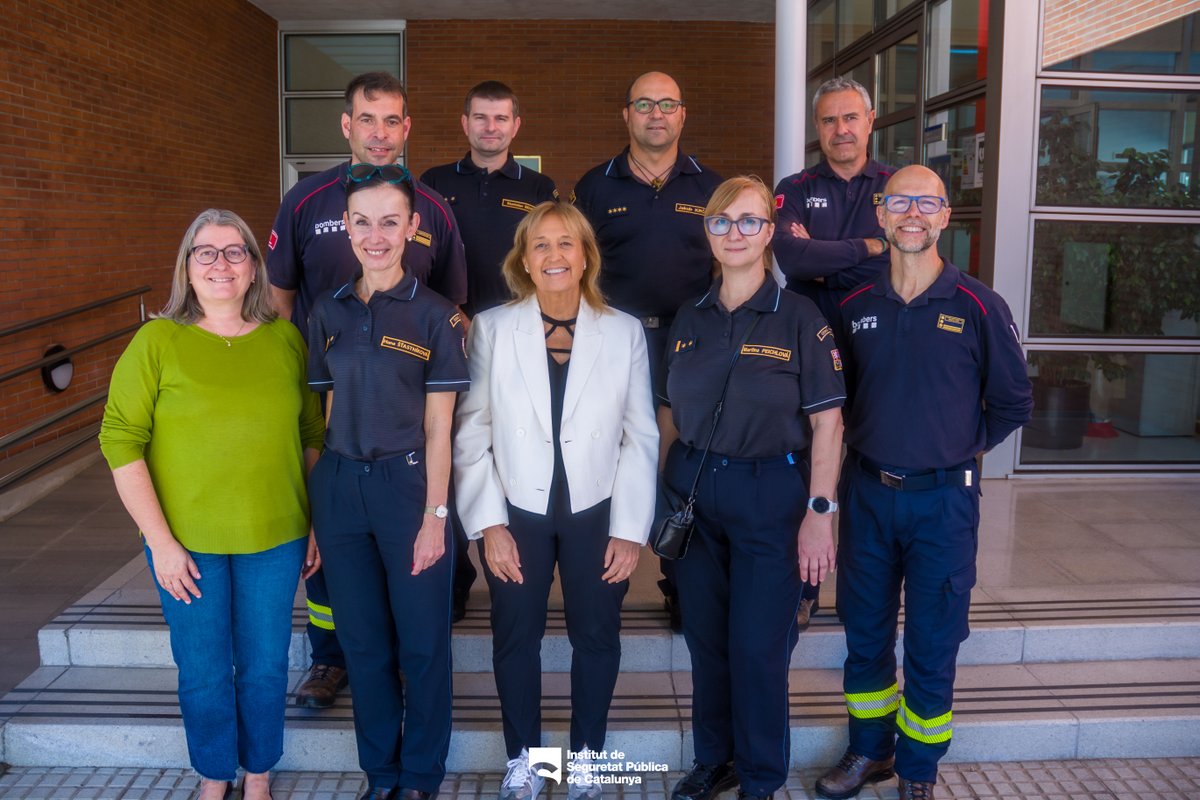 2 bombers i 2 bomberes de l'Escola de Bombers de Txèquia fan un Erasmus Job Shadowing de 3 dies a l'ISPC, centrat en el CFGM Emergències i #ProteccióCivil, impartit a <a href="/insmollet/">insmollet</a> amb pràctiques a l'ISPC.
La directora <a href="/MRocaFina/">Marta Roca Fina</a> els ha donat la benvinguda en un breu acte d'acollida