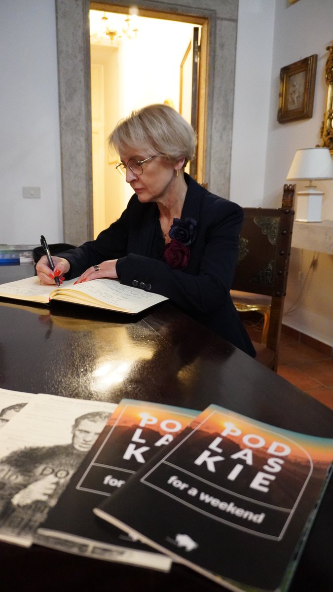 muzeum_okopy's tweet photo. Spotkanie Zarządu @wojpodlaskie, przedstawicieli @MuzeumPodlaskie, przedstawicieli @BialArchi oraz rodziny bł. ks. Jerzego Popiełuszki z @Kwiatkowski_A - ambasadorem RP przy Stolicy Apostolskiej

#watykan #spotkanie #popiełuszko #funduszeUE https://t.co/uw3acg46ow