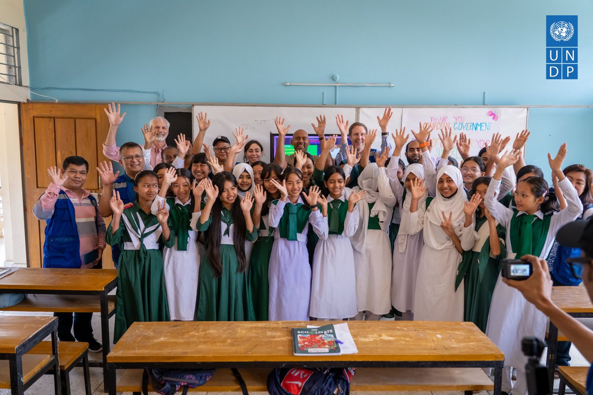 UNDP_BD's tweet image. With support from 🇧🇩 gov &amp;amp; 🇨🇦 @CanHCBangladesh &amp;amp;  @UNDP set up 570 solar-powered multimedia classrooms, in the remote hills of CHT, making learning more inclusive.

Read more: t.ly/QfvvJ
