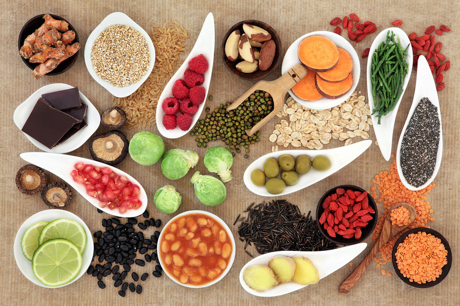 tommylowcode's tweet image. 3 NUTRITION SCIENCE HACKS
To feel less hungry while losing fat 🧠
1️⃣ Eat tons of protein
Protein isn’t just for muscle
It has the highest thermic effect of food (TEF) at 30%
This means around 30% of its calories are burned just digesting it
💡100 kcal of protein = ~70 kcal…