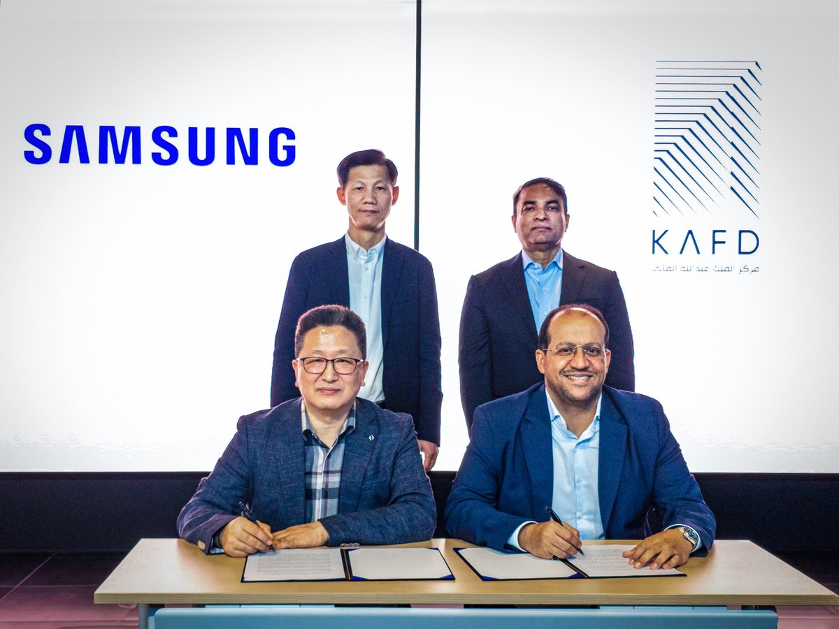 Construction Business News ME (@cbn_me) on Twitter photo KAFD DMC has signed an MoU with Samsung Electronics to explore smart city technologies that will elevate the digital experience across the district.
cbnme.com/news/kafd-dmc-…
#KAFDDMC #Samsung #SmartCity #Vision2030 KAFD DMC has signed an MoU with Samsung Electronics to explore smart city technologies that will elevate the digital experience across the district.
cbnme.com/news/kafd-dmc-…
#KAFDDMC #Samsung #SmartCity #Vision2030