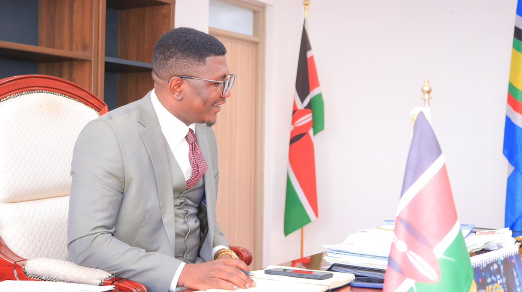 Earlier today, I had the honor of hosting Members of Parliament , Dr. James Nyikal of Seme Constituency, Hon. Brighton Yegon of Konoin Constituency, and Hon. Japheth Nyakundi of Kitutu Chache Constituency; who each paid me a courtesy visit in my office.

Our discussions centered