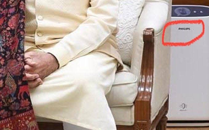 TPCCali's tweet image. ప్రధానమంత్రి మోదీ ఢిల్లీని పాడుచేసి, తనకోసం ఖరీదైన Philips ఎయిర్ ప్యూరిఫైర్ (చైనా మేడ్) పెట్టేశారు.

“#Swadeshi కొనండి” కేవలం ప్రజల కోసం మాత్రమేనా? 😏

#ModiLogic #AirPurifierGate