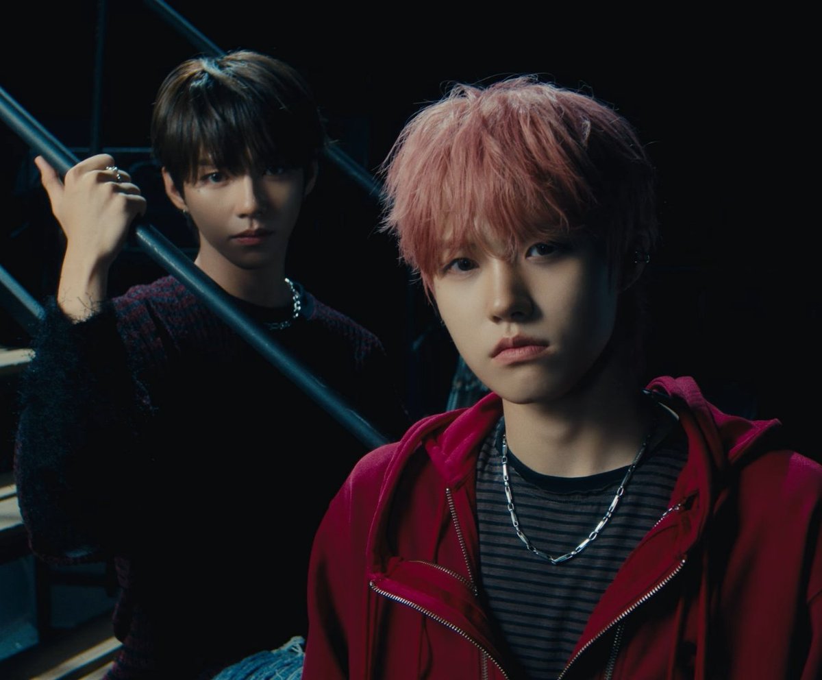 Serious jewelz 🙈

#JEWELZ #주얼즈
#JL #제이엘
#JUWON #박주원
@AHOF_OFFICIAL
#AHOF #아홉