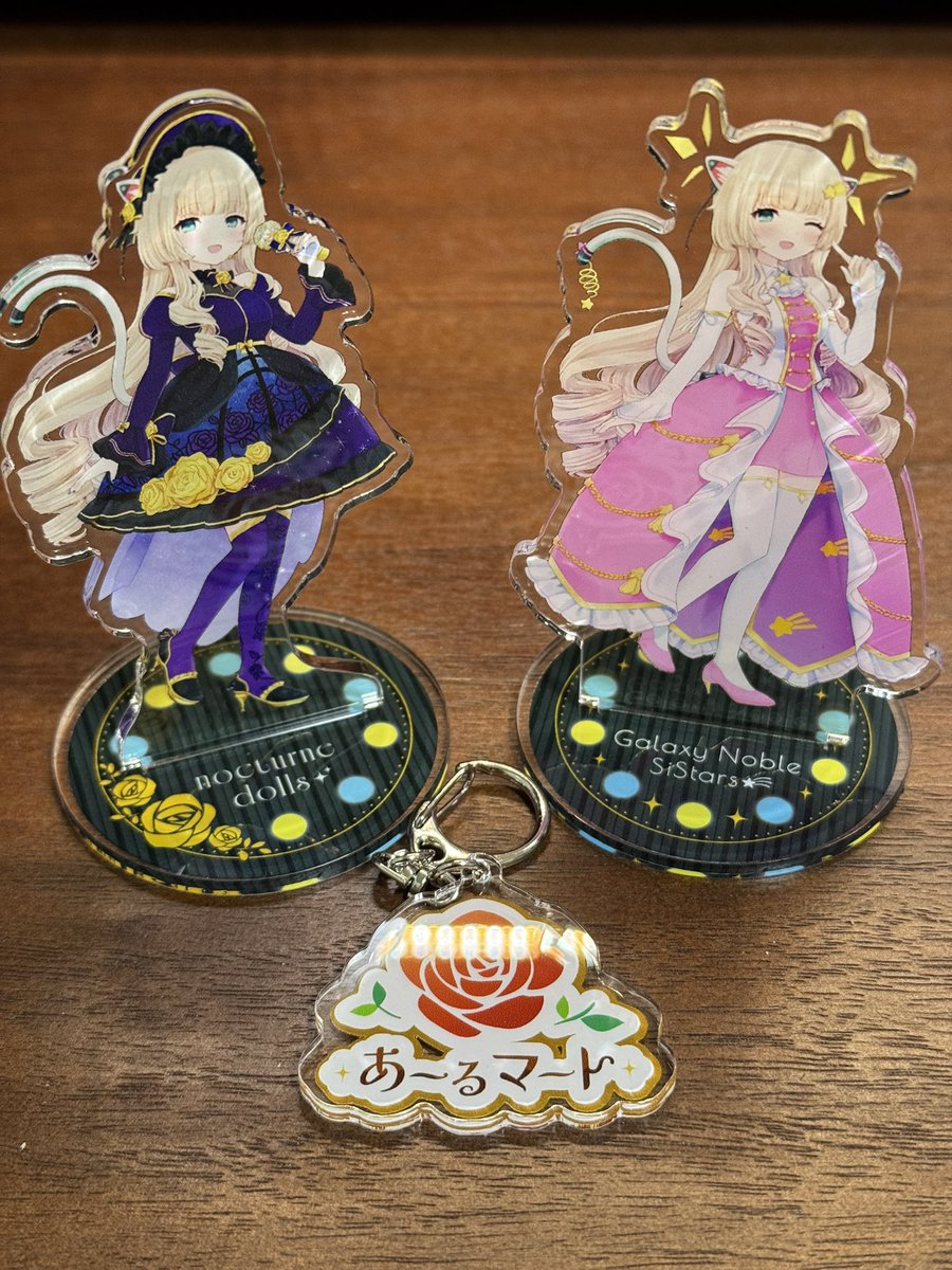 自分用にお願いしていたアクスタが届きました！
自分のグッズが存在するのはなんかやばいですね！
店主特権であーるマートのアクキーも作ってみました。
もちろん自分用です！