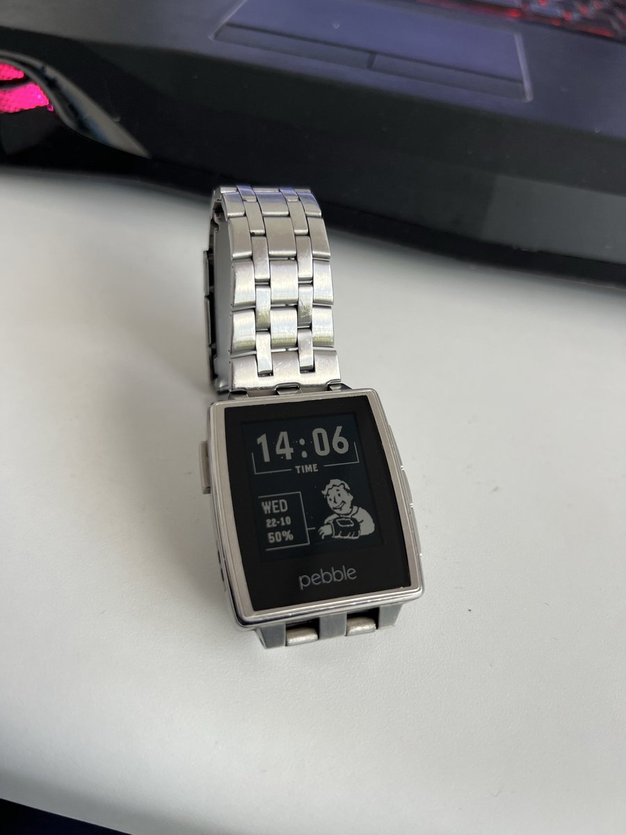 PcollectorPs's tweet image. Delighted my Pebble watch is working again.