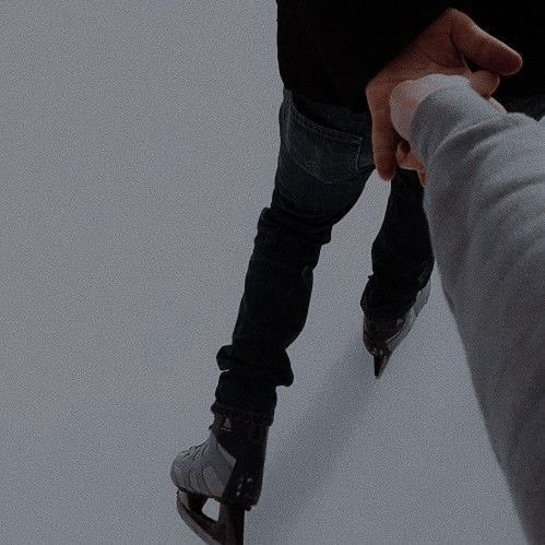 ally | ʎllɐ tweet media