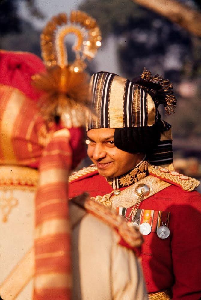 azadsinghsumel3's tweet image. जयपुर के पूर्व महाराजा, 1971, छाछरों युद्ध के नायक #MVC महावीर चक्र विजेता ब्रिगेडियर #सवाई_भवानी_सिंह जी की जयंती पर उन्हें कोटि-कोटि नमन एवम सादर श्रद्धाजंलि।
#BrigedierBhawaniSingh
@SachinPilot @RahulGandhi @Mahendrakheri_ @KumariDiya @shri_kys @Shri_PF @rajputhostel