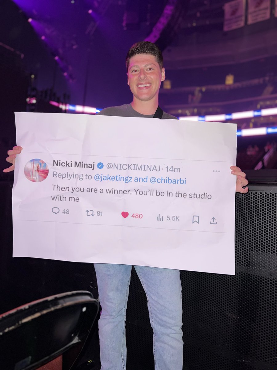 jaketingz's tweet image. Is this a safe space to talk about when I won studio time and asked #him to help me redeem it as a M&amp;amp;G on one of the 5 PF2Tour stops I attended front row (each time) to make it easier on my girl🩷 &amp;amp; #he ignored me for months for 0 reason until I brought it to the TL. 😔