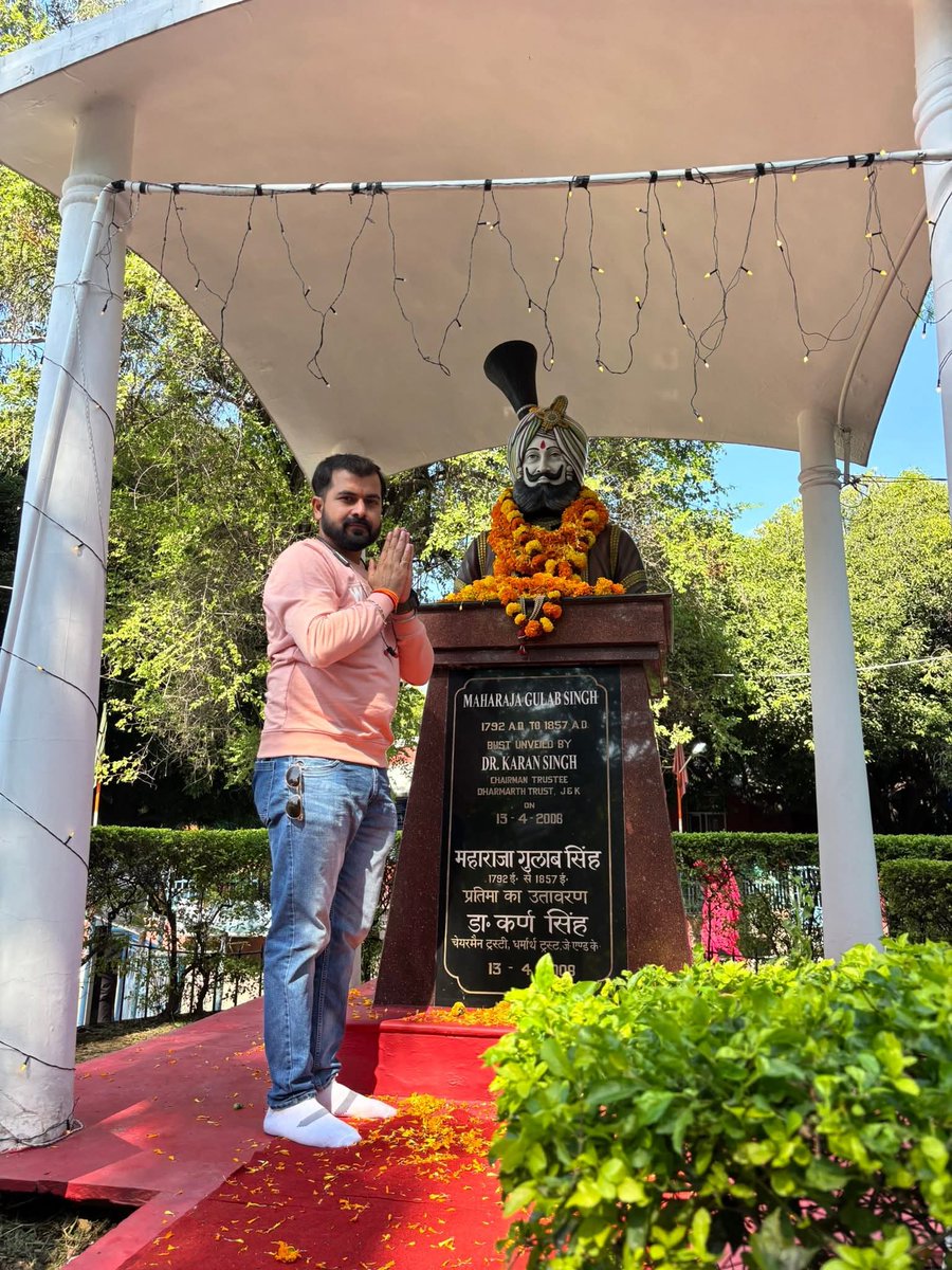 Paid Rich floral tribute to my role model, the great Dogra Maharaja Gulab Singh Ji on his birth anniversary on yesterday. For more detail kindly do contact. 
हम  बातों पर विश्वास नहीं करते हम सिर्फ करके दिखाते है, और कह कर करते है! Mark it। 
#pkj #Jammu #Kashmir #Dogra