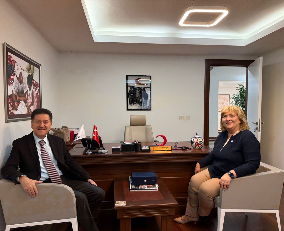 Tarım Kredi Lisanslı Depoculuk A.Ş. Genel Müdürü Hasan Fehmi Kinay, Yönetim Kurulu Üyemiz Semra Tozaraydın’ı makamında ziyaret etti.

Ziyarette, yürütülen çalışmalar ve olası iş birliği alanları üzerine değerlendirmelerde bulunuldu.