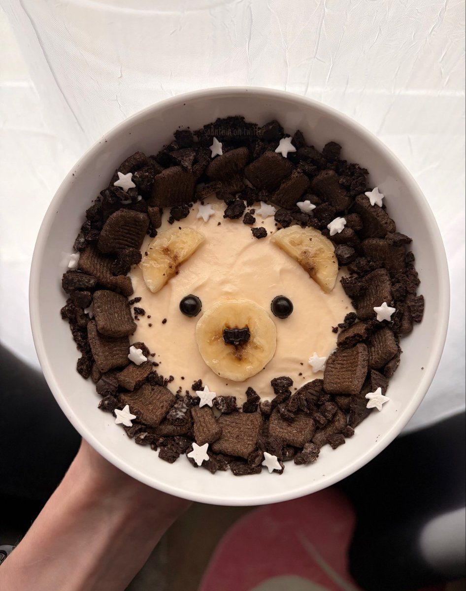 my second yogurt bowl! ⭐️
trying to work with what i have around the house until i get a chance to go to the store. i really like how this one turned out!

details in alt 🧸💫
