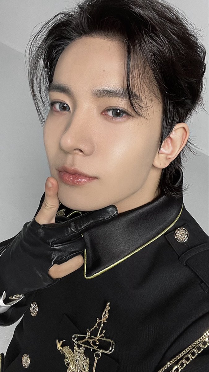 seungch15's tweet photo. ENHYPEN WORLD 뱀파이어 UR 카드

#희승 #HEESEUNG 🧛🦇 https://t.co/CBce68gee0