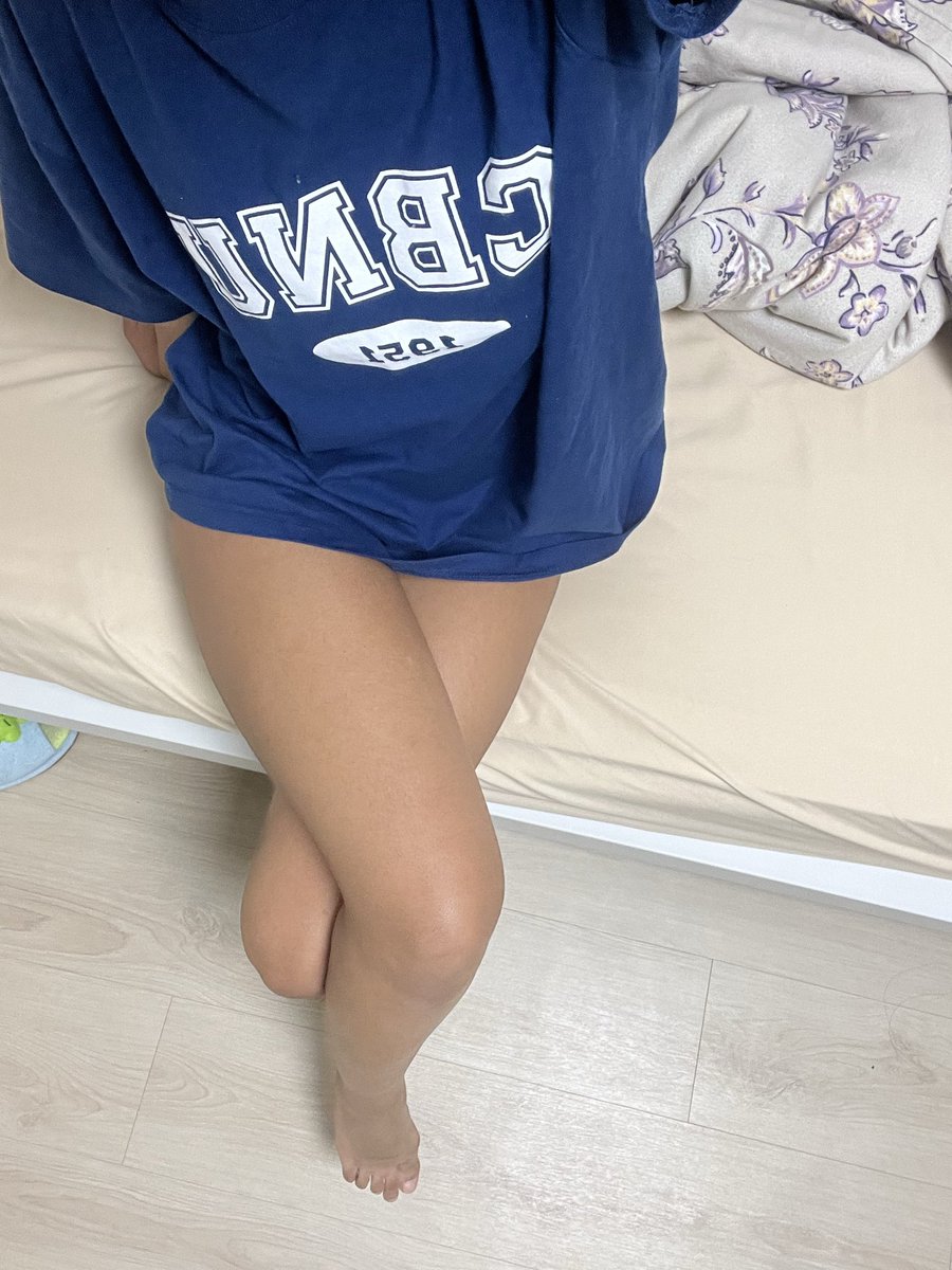 blackgodddess's tweet photo. Wenn ich rufe hast du zu antworten. Auf allen vieren mit dir! verstehst du endlich dass du mir nicht entkommst? Beug dich der BNWO und akzeptier dein schicksal als white boi sklave. 

Findom paypig zahlschwein raceplay herrin ebony domme whalesub https://t.co/3qJO1aO0t2