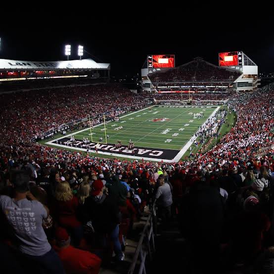 Looking forward to being back in town! <a href="/LouisvilleFB/">Louisville Football</a> <a href="/JeffBrohm/">Jeff Brohm</a> <a href="/BrianBrohm/">Brian Brohm</a> <a href="/pete_nochta13/">Pete Nochta</a> <a href="/vincemarrow/">CoachMarrow</a> <a href="/AndrewCoverdale/">Andrew Coverdale</a> <a href="/coach_reader/">Coach Brian Reader</a> <a href="/502_Circle/">502Circle</a> #GoCards