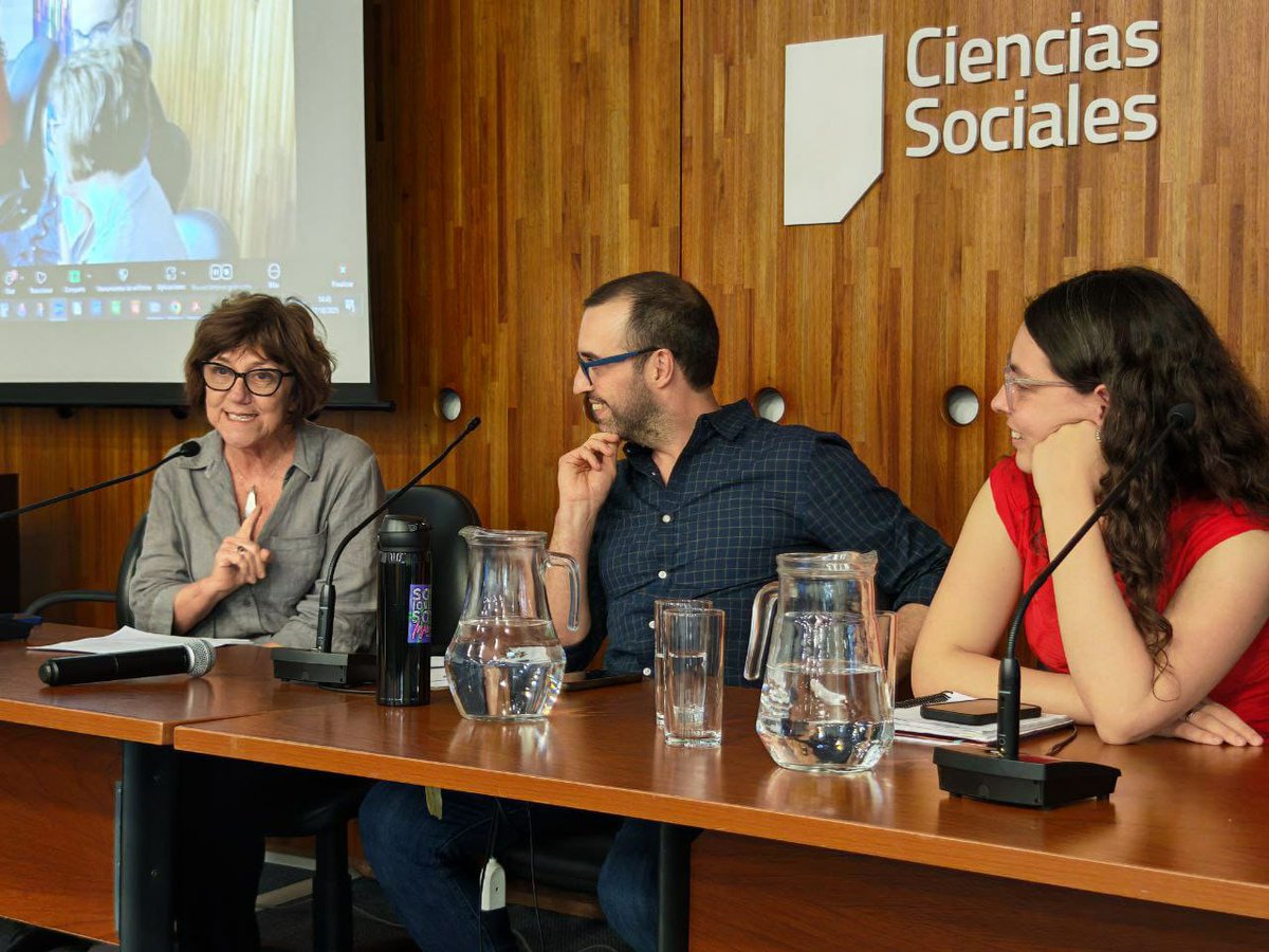 DeptoSociologia's tweet photo. 🟢El pasado viernes 17 de octubre, en la Facultad de Ciencias Sociales, se realizó el seminario binacional «Políticas públicas para adolescentes y jóvenes: Uruguay-Brasil», organizado por el Grupo de Estudios Urbano Generacionales (GEUG), y con apoyo de INJU. https://t.co/QYN6gK0fgW