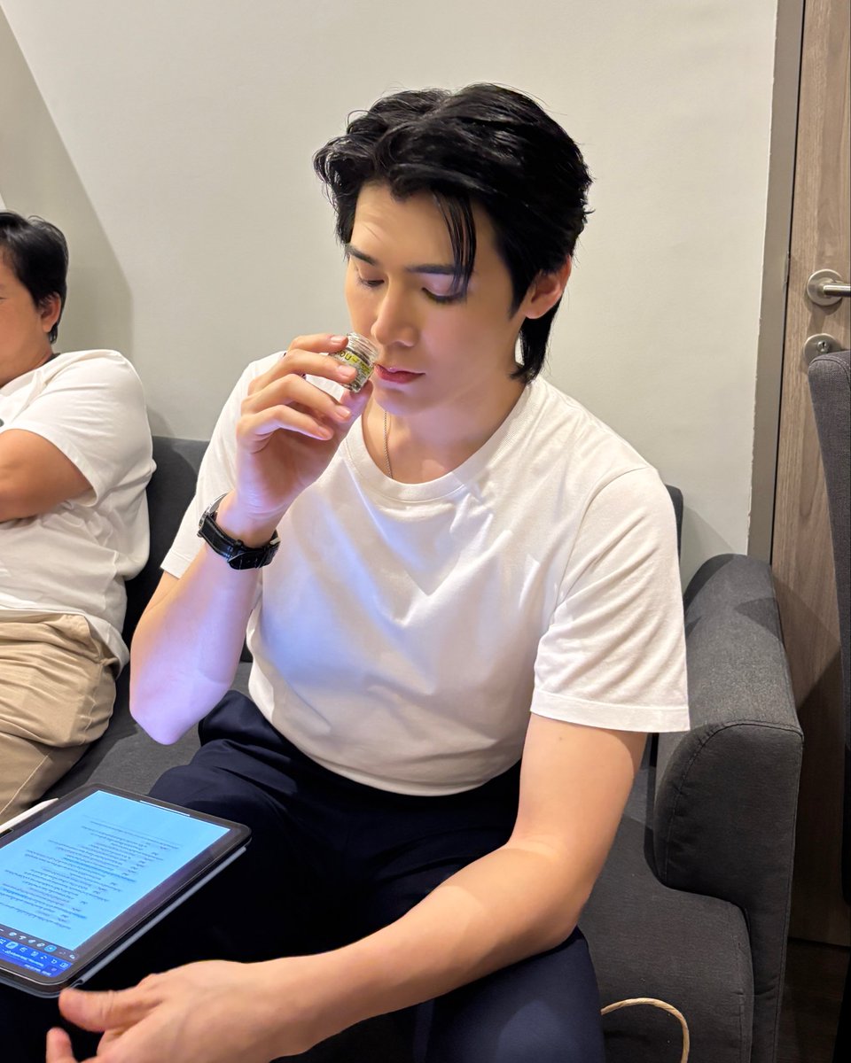 Guess who’s surviving another series day with an inhaler again 😆

#FortPeatNewSeries3Q7