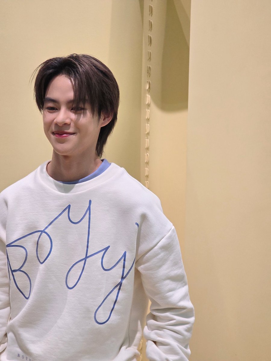 #MARCKRIS
#BOYYxMARCKRIS
#mewdoesmakeup