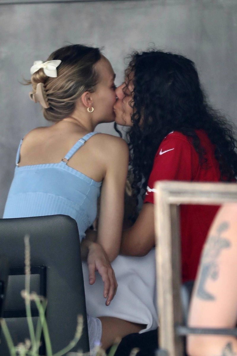 dr3monia's tweet image. #Wednesday