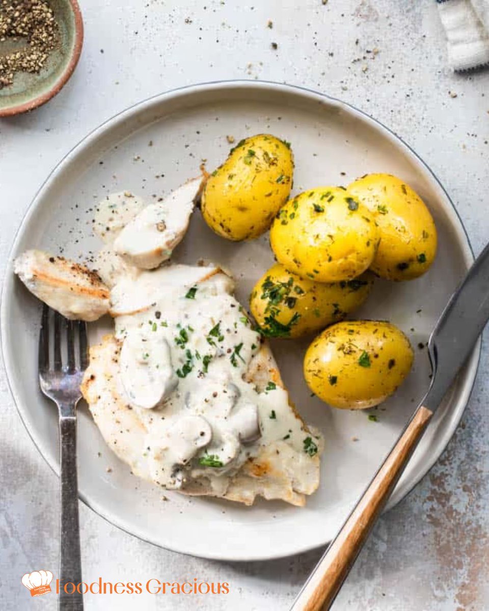 Crispy pan-fried chicken + creamy mustard sauce = comfort food perfection 🍗💛
Simple, flavorful, and ready in minutes.
👉 foodnessgracious.com/recipes/pan-fr…

#ChickenRecipes #EasyDinner #ComfortFood #FoodnessGracious
