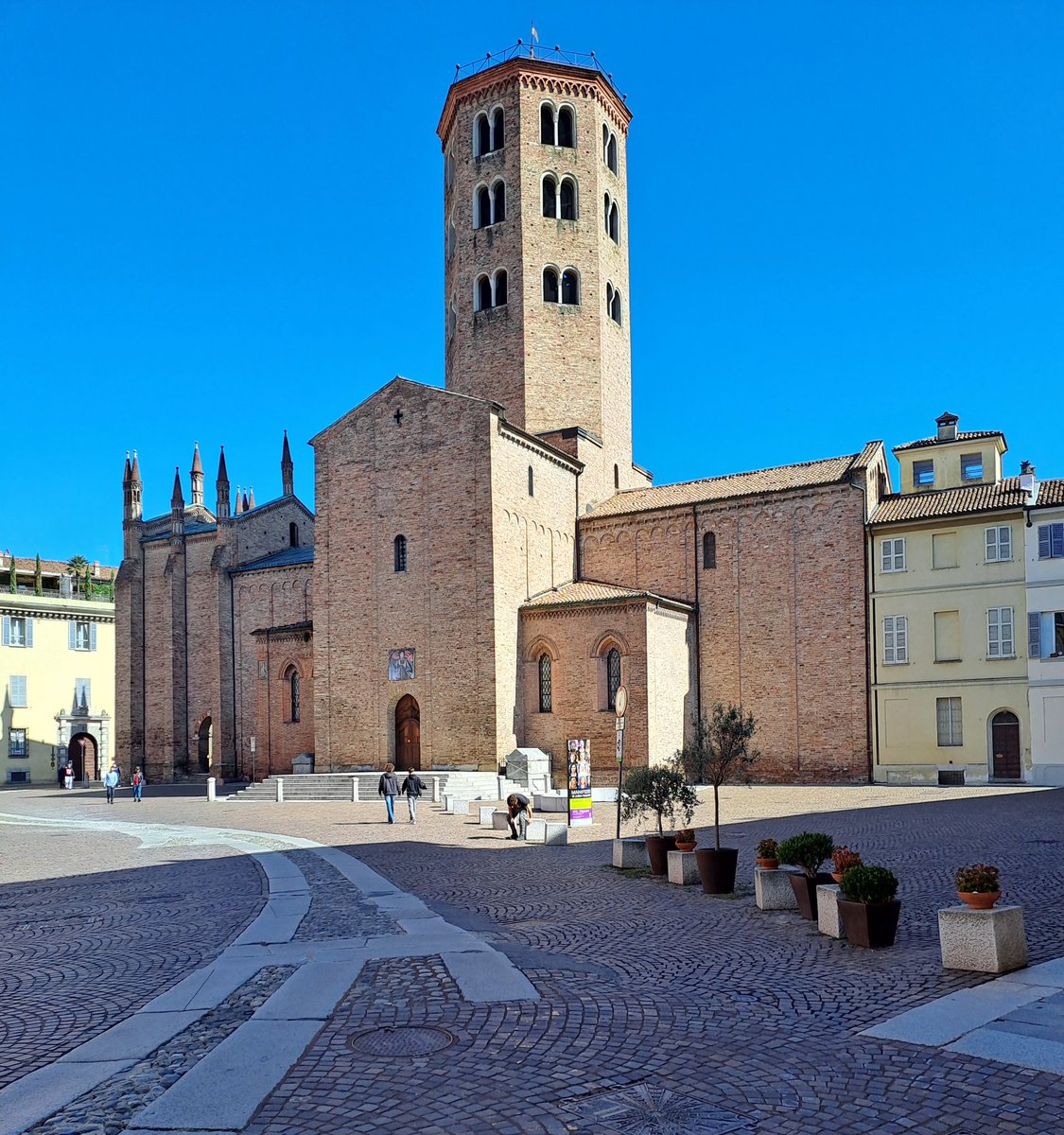 Founded by the Romans on the southern banks of the River Po at the end of the Via Emilia, #Piacenza 🇮🇹 is arguably not as internationally famous as some of the other cities in Emilia; but, along with nearby Cremona, it is actually the oldest Latin colony in northern Italy.